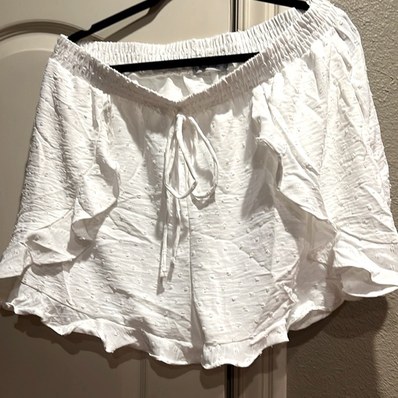 NWT lined white Swiss dot ruffle shorts 1X - Picture 4 of 5